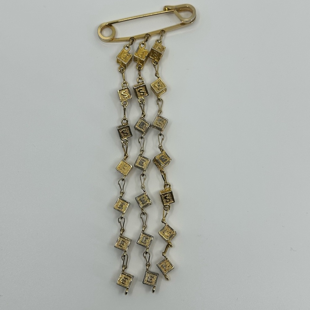 Vintage Gold Tone Kilt Brooch Pin